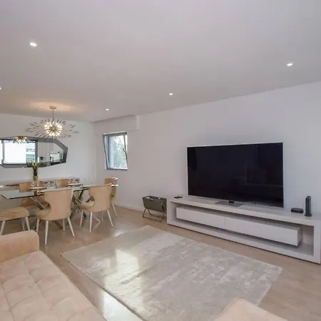 Apartment Stylish Near The Airport