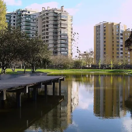 Stylish Near The Airport Διαμέρισμα *