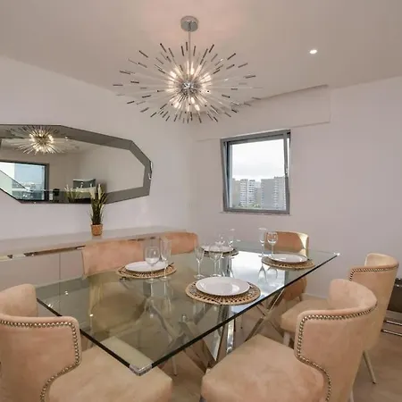 Διαμέρισμα Stylish Near The Airport